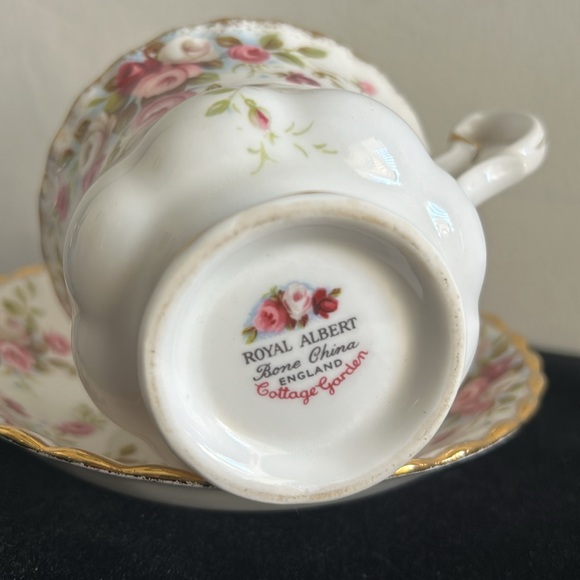 Royal Albert, Bone China Cottage Garden Vintage Tea Cup Set - Picture 8 of 9